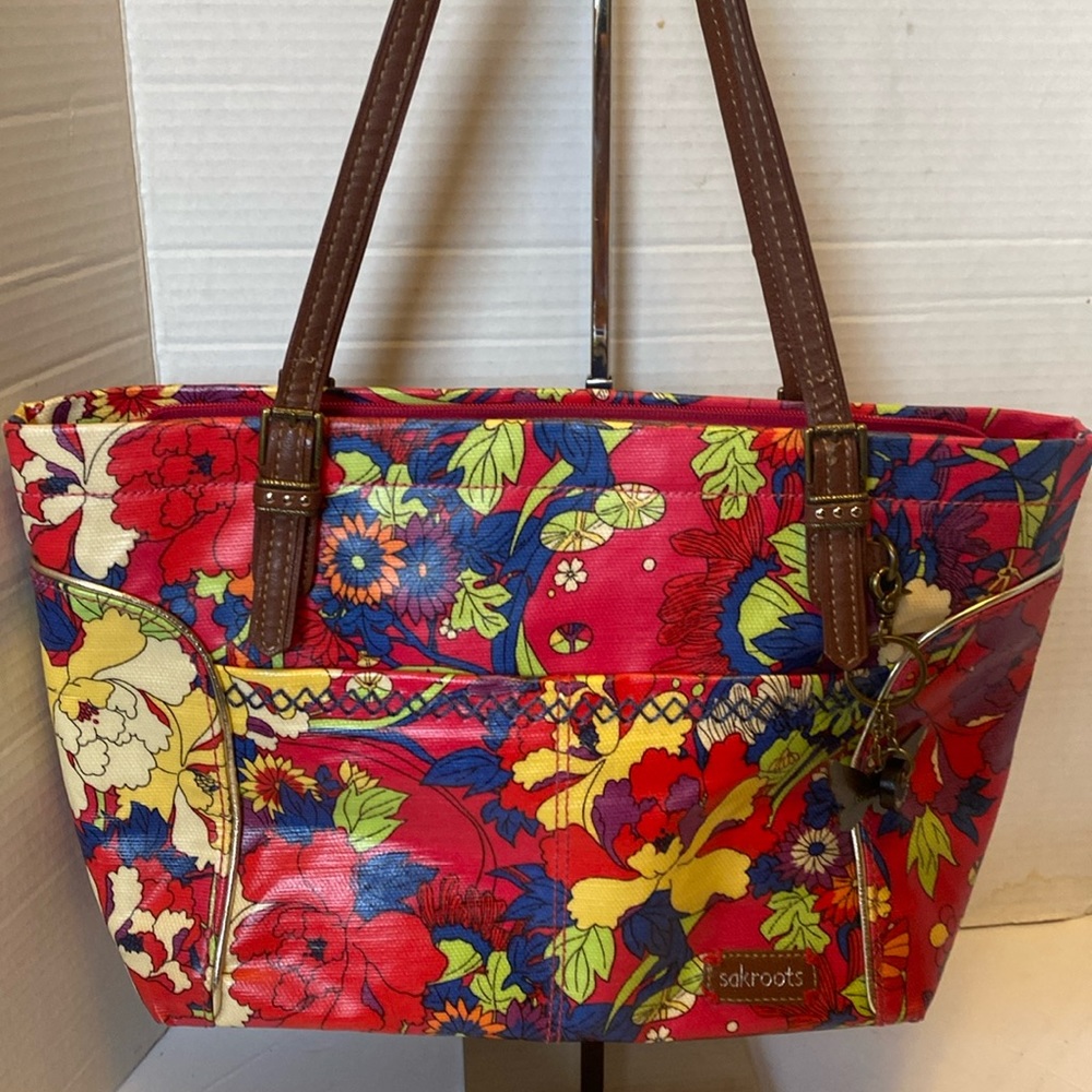 VGUC. Sakroots floral handbag with adjustable straps.
